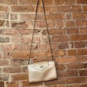 Michael Kors crossbody bag. Leather in rose gold color.